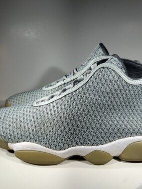 Nike Air Jordan Horizon Mens Basketball Shoes Size 9.5 Grey Sneakers Mid Retro